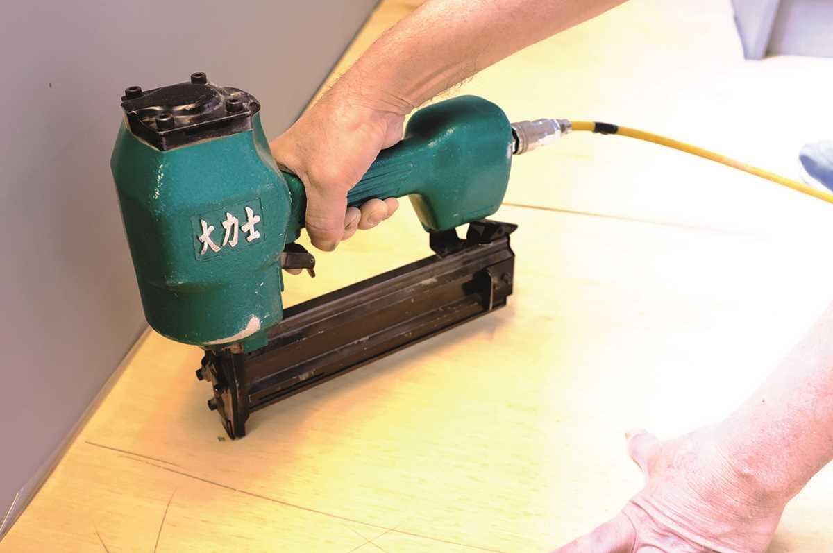 木地板的鋪設方式可分為兩種：漂浮式施工法與平鋪式施